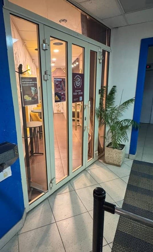 Наша дверь слева