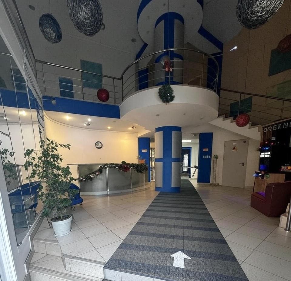 Прямо до турникета